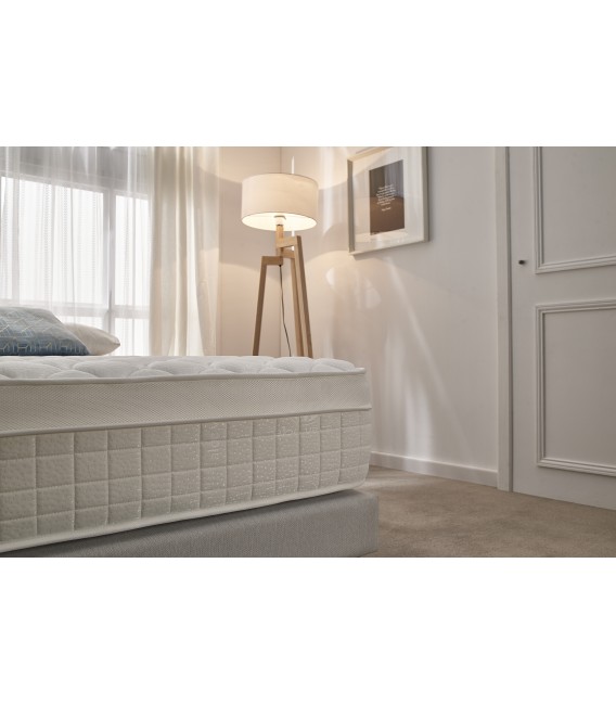 BOX SPRING + MEMORY FOAM MATTRESS